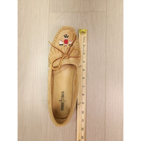 Minnetonka Suede Moccasins with Beaded Design – Size 9.5 Narrow, Classic Style - Picture 10 of 14